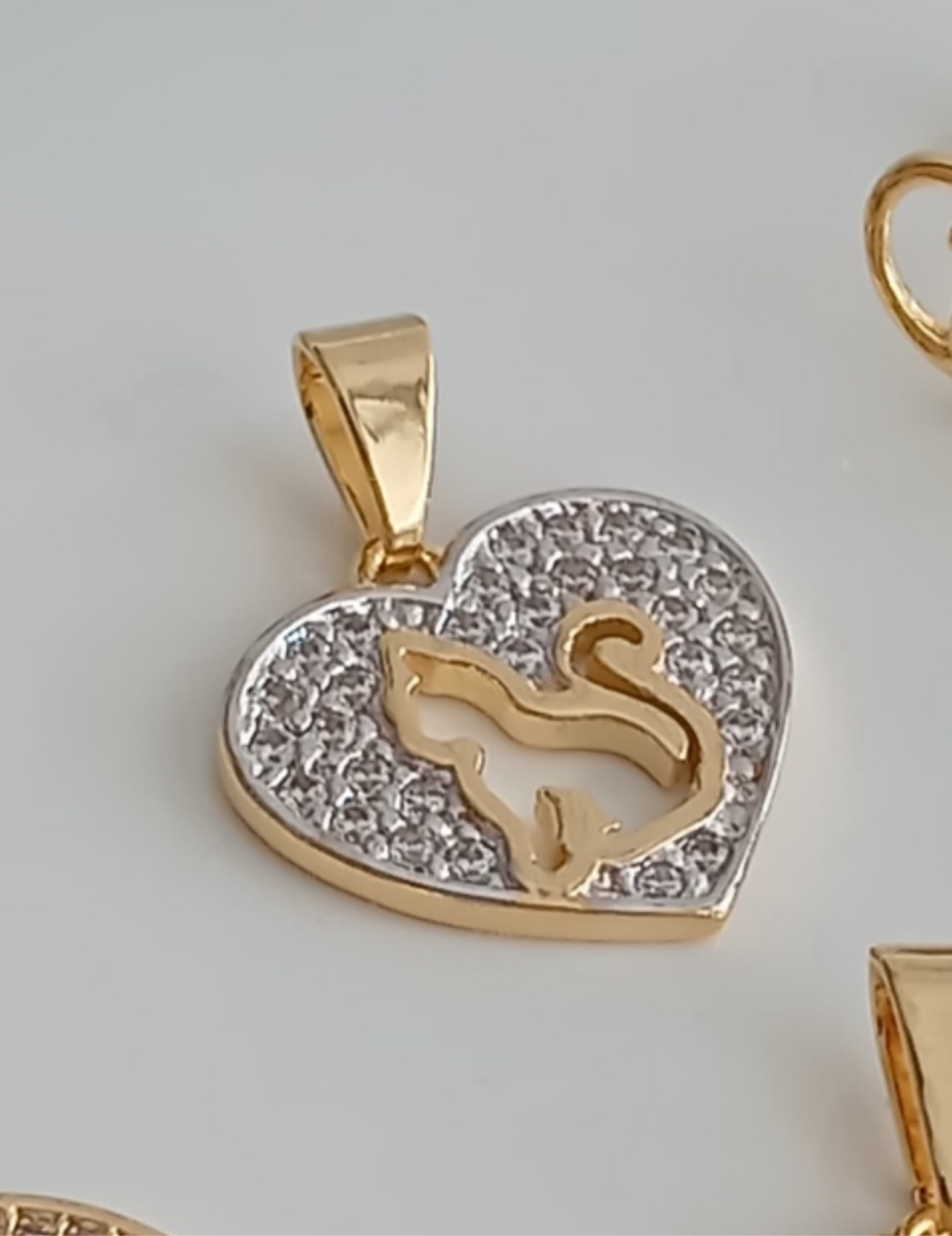 Pavé heart pendant with cutout cat 11606