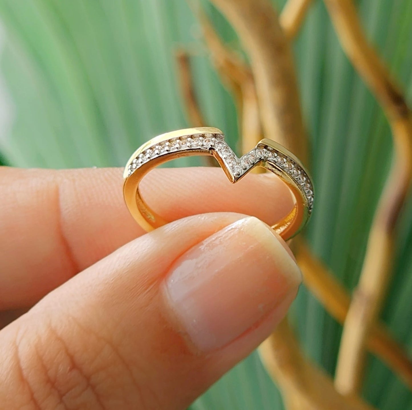 Thin band ring with one smooth strand and one paved strand 9507