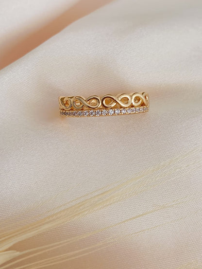 Infinity Ring with a Pavé Strand