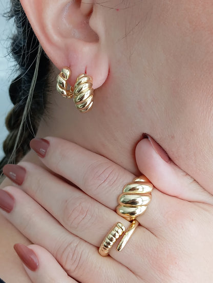 Smooth Croissant Earring