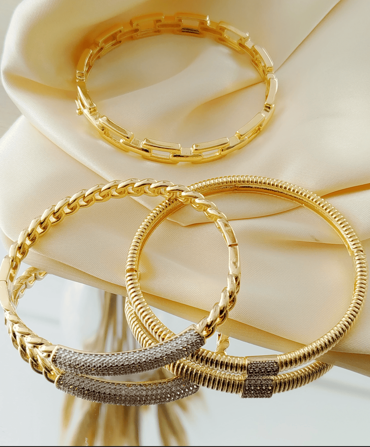 Scratched bracelet 
 9052