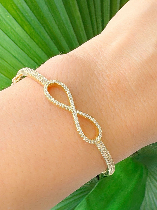 Infinity bracelet with a pave strip 10303