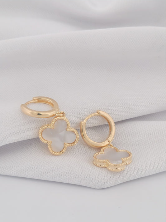 Hoop Earring with 1 Clover Pendant