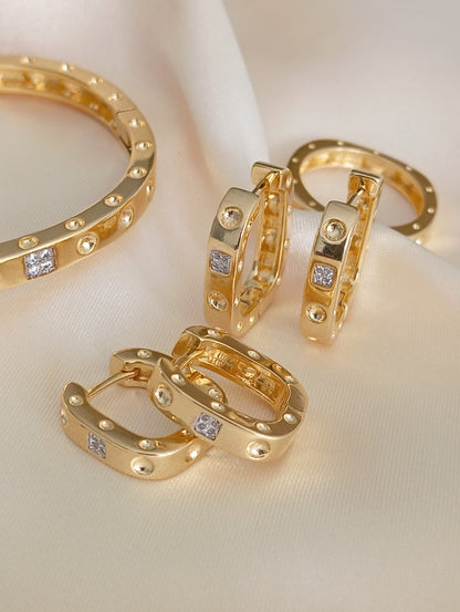 Smooth Dot Bracelet with a Square Sparkling Accent