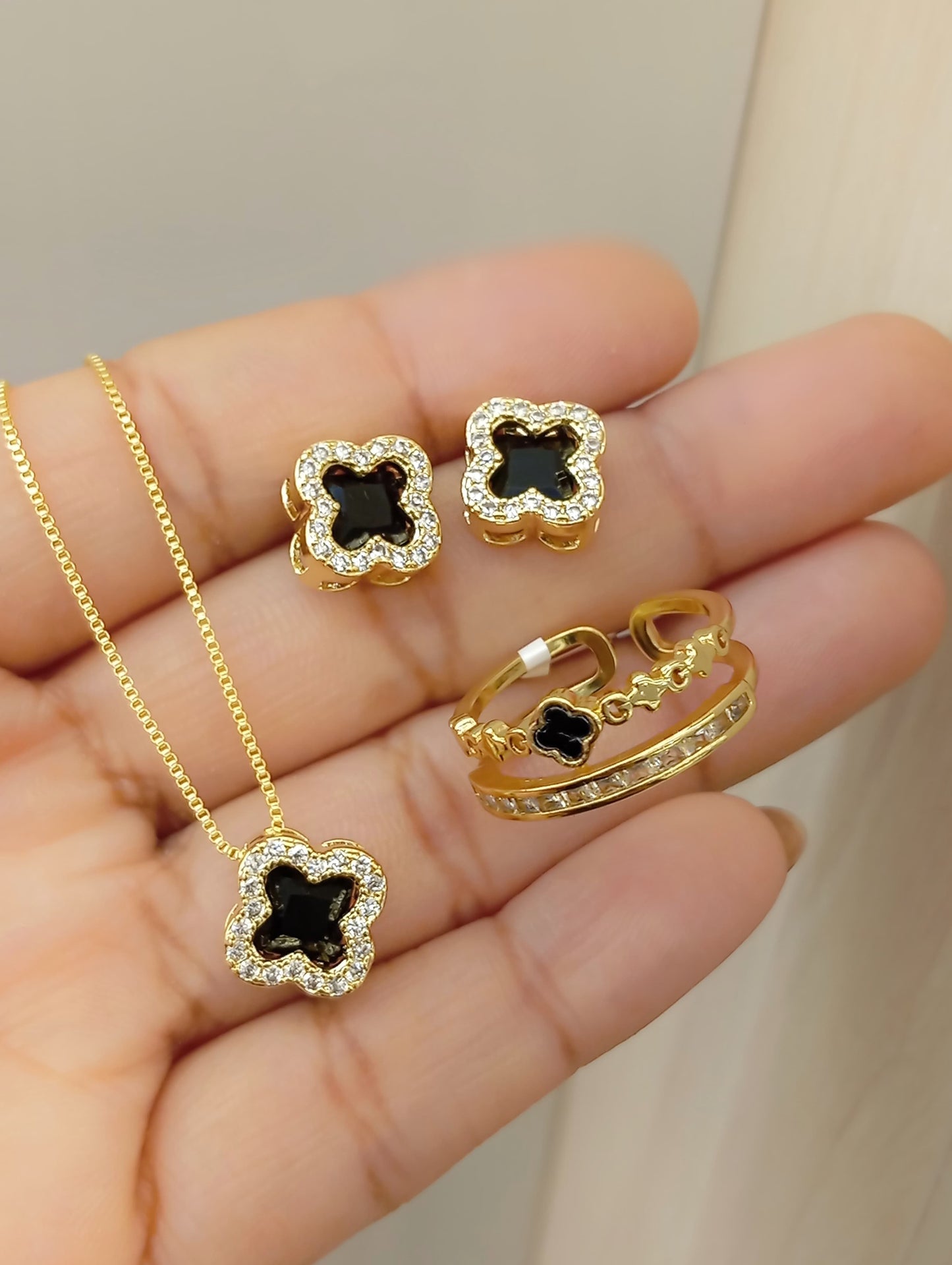 Clover set with citrine and pave sides 11213