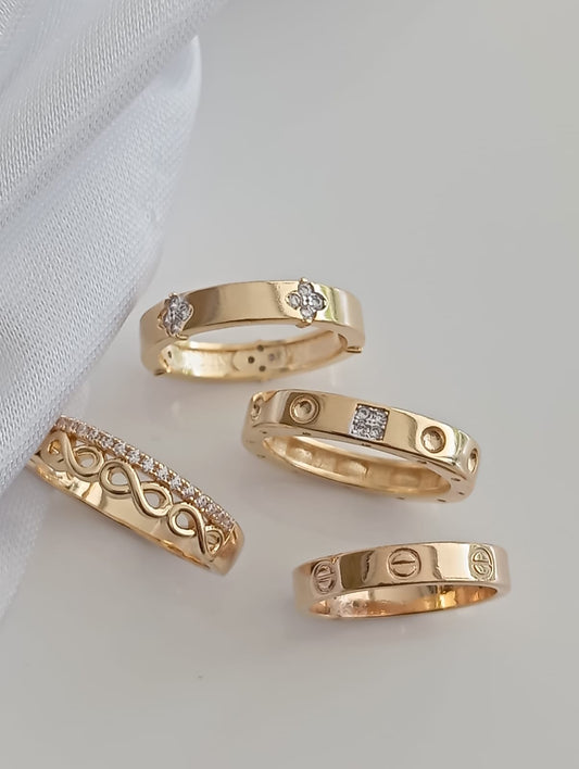 Band Ring with 5 Sparkling Floral Accents