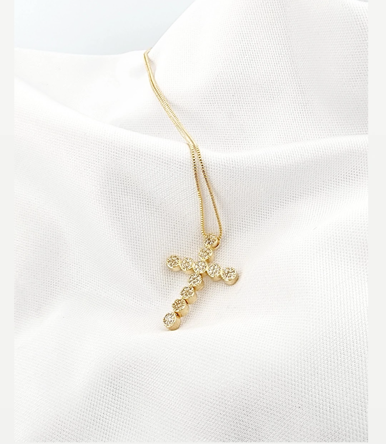 17.7-inch necklace with a pavé cross pendant and beaded detail 11489