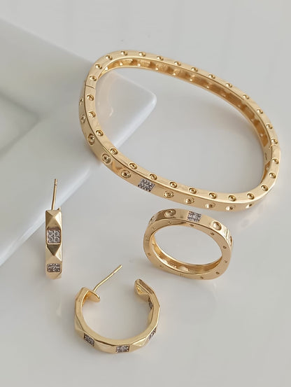Smooth Dot Bracelet with a Square Sparkling Accent