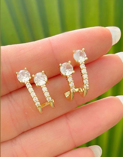 Claw Earring with 2 Threads and Round Sparkling Accents