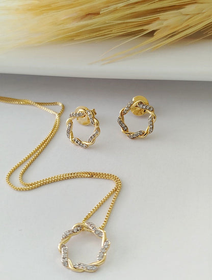 Smooth and Pavé Circle Set