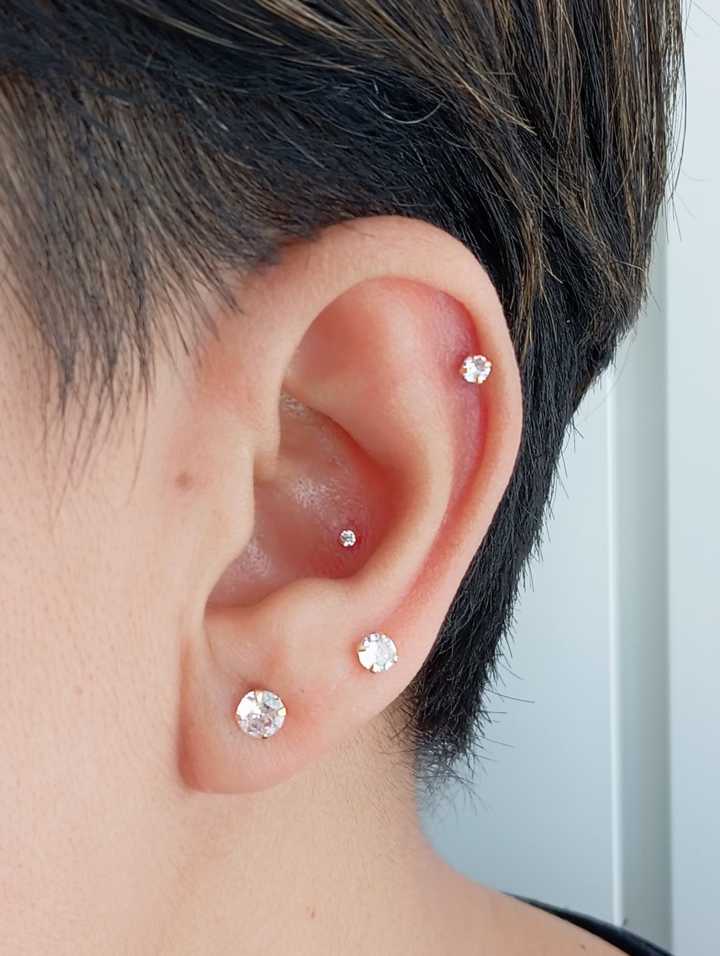 Tiny stud earring 9193