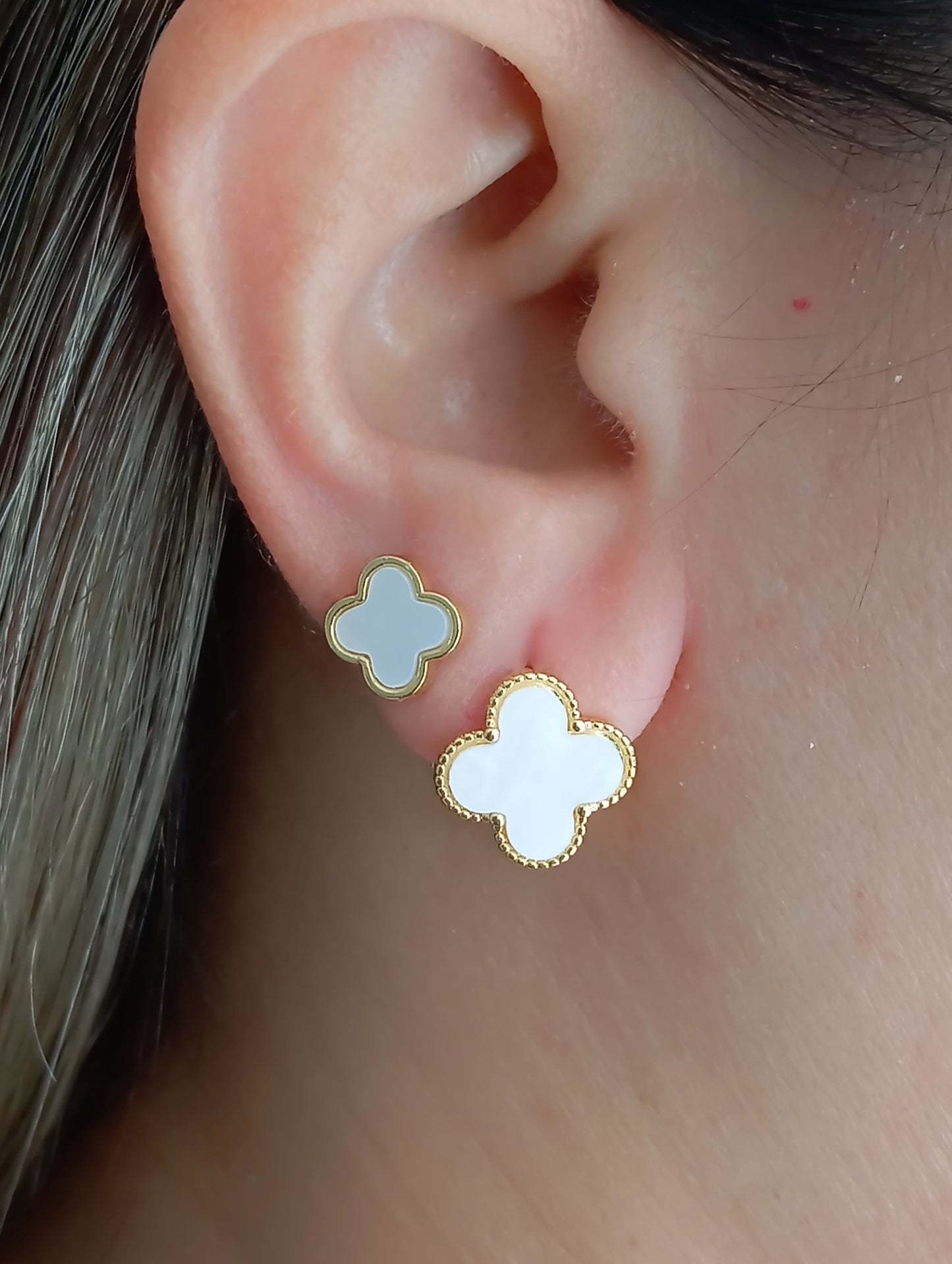 Smooth side mother-of-pearl clover earring 11264