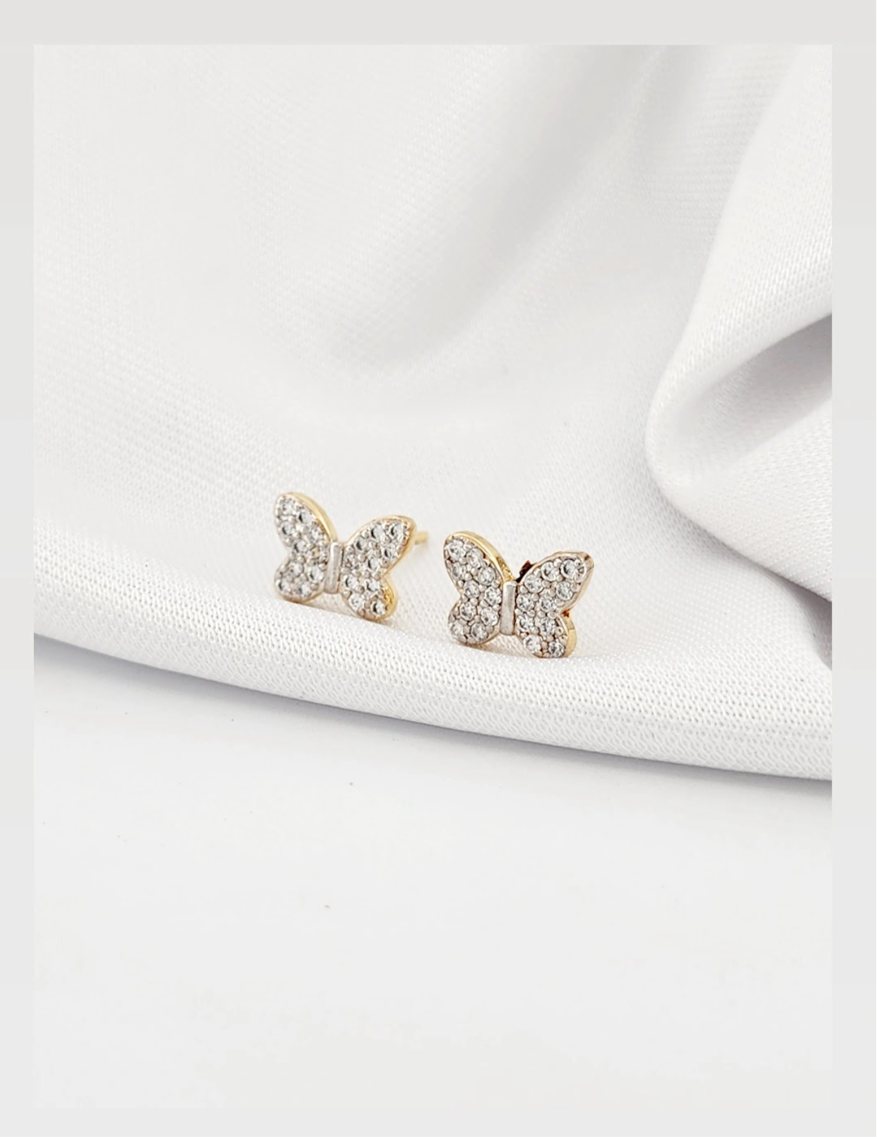 Butterfly stud earring with pavé stones and one smooth strand