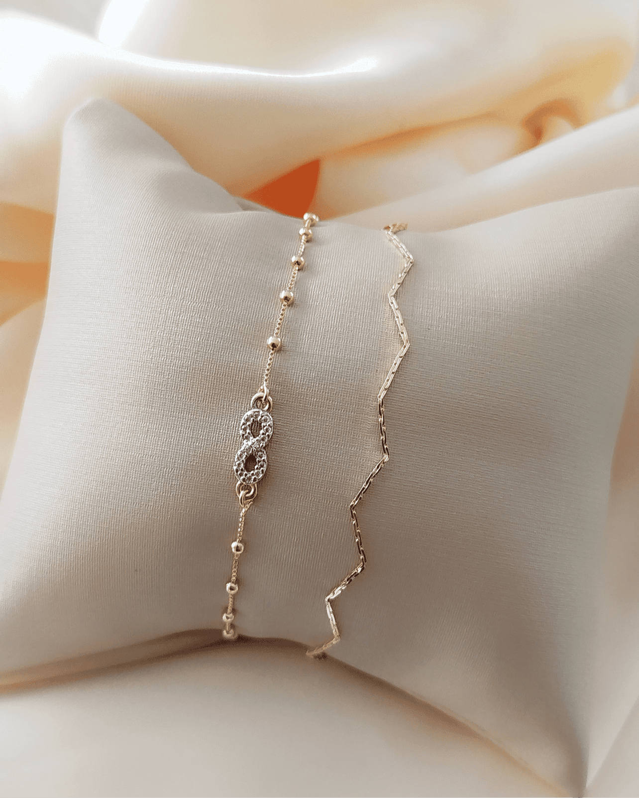 11805 6.7-inch bracelet with mini infinity charm