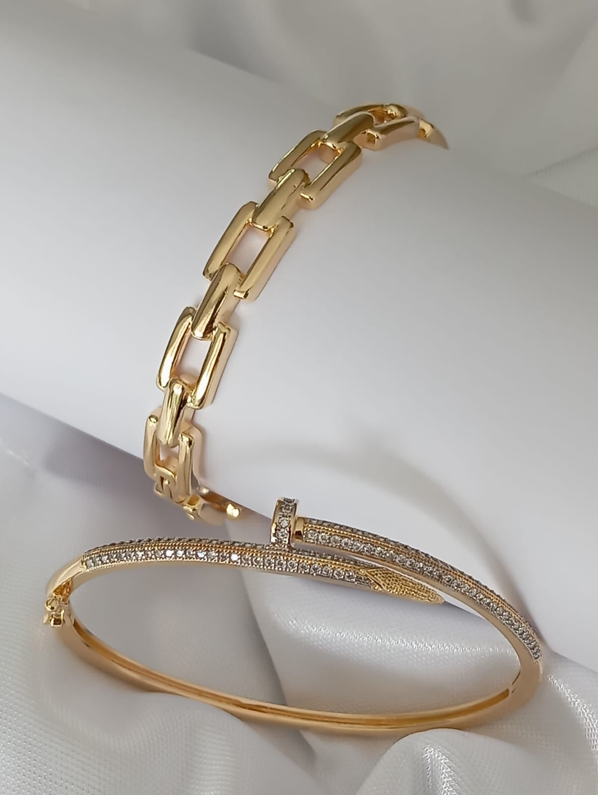 Thin nail bracelet with pavé 10101