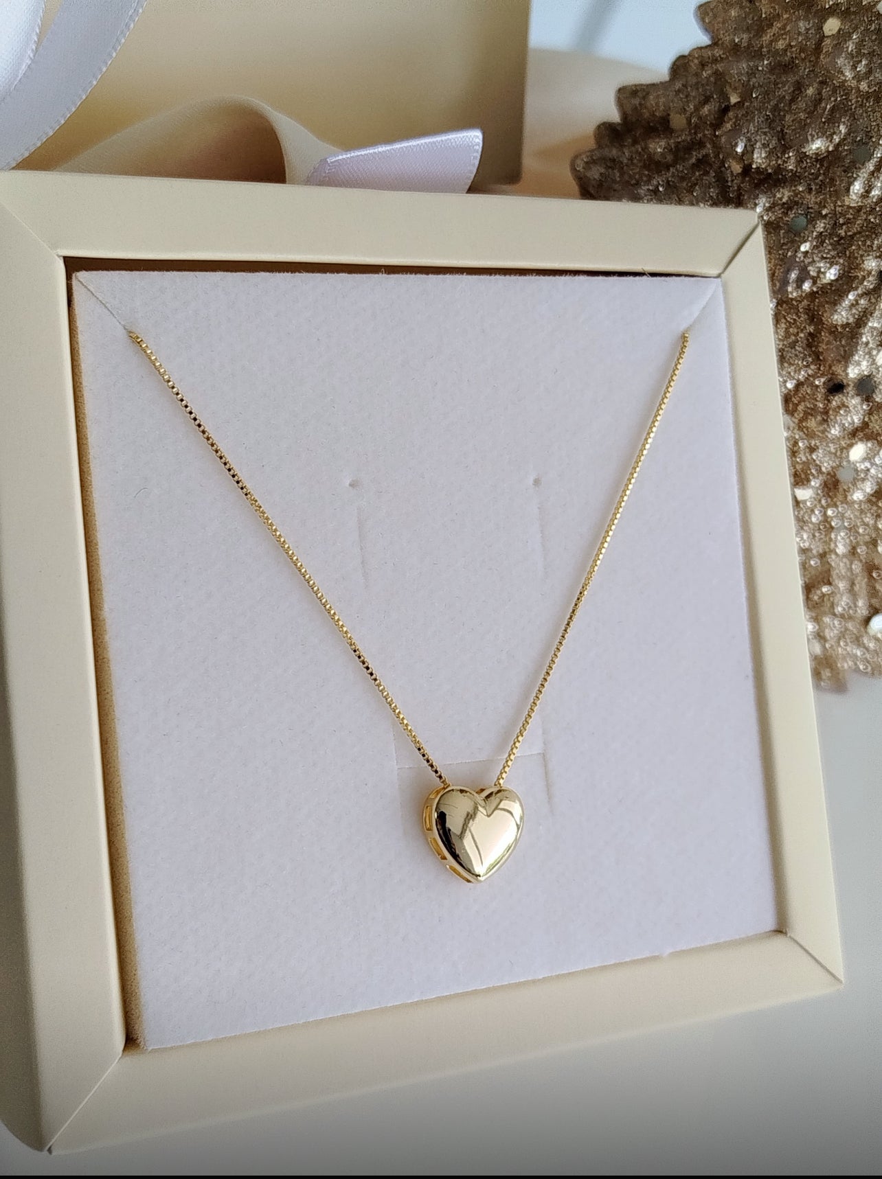 Necklace with smooth heart and cutout base 11782