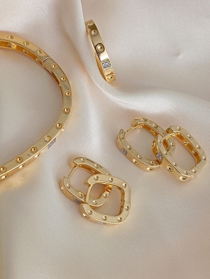 Smooth Dot Bracelet with a Square Sparkling Accent
