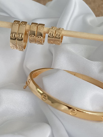 Smooth Bracelet with Raised Nail Head