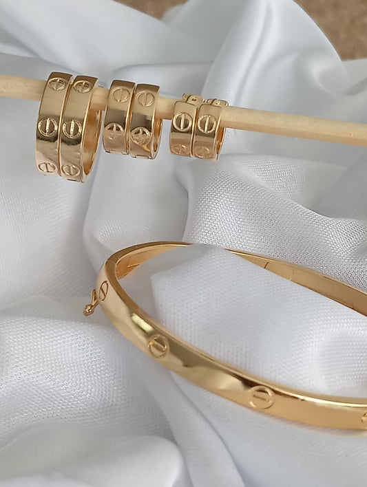 Smooth Bracelet with Raised Nail Head