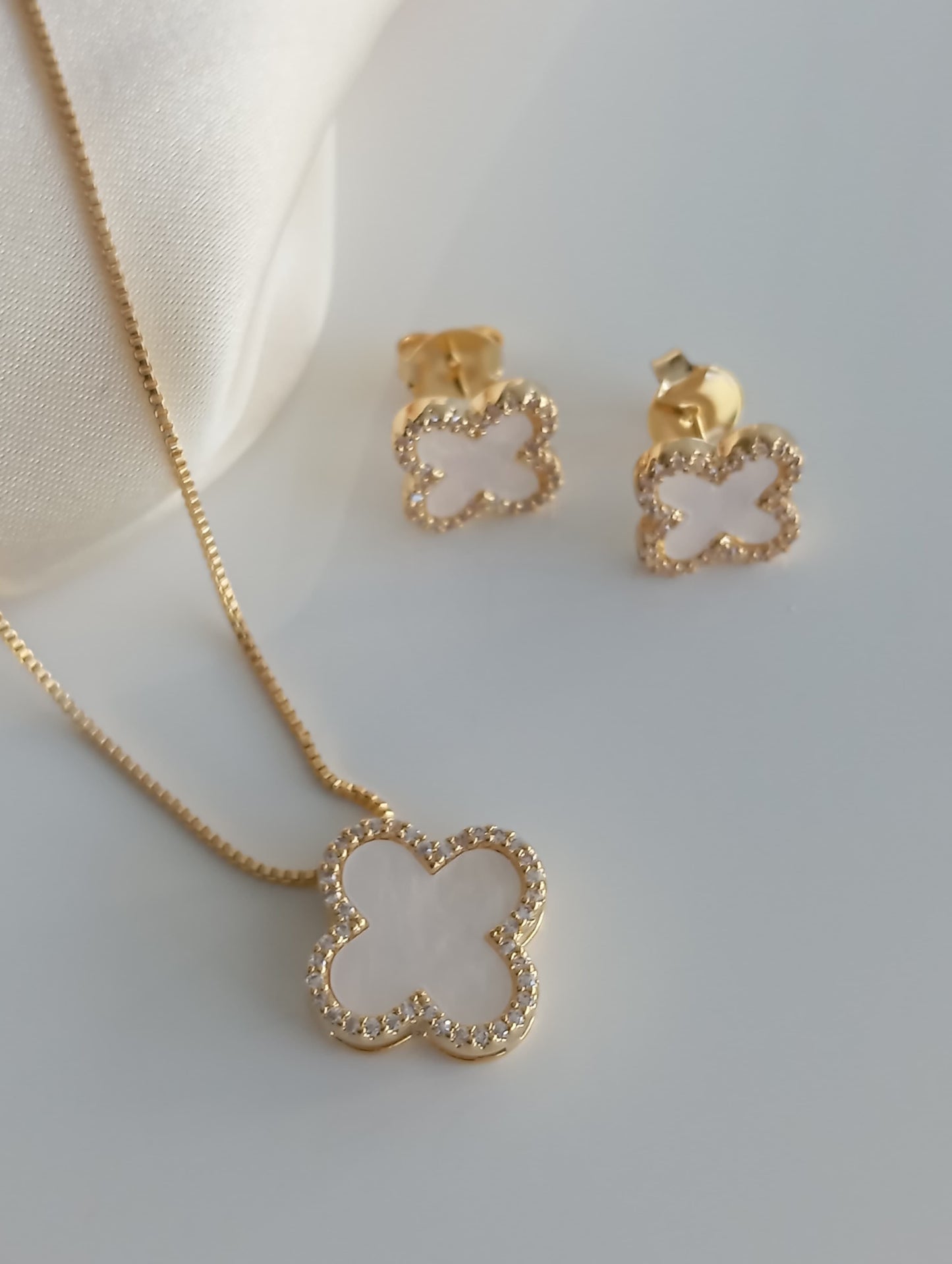 Clover set with 1 zirconia-encrusted strip 11253