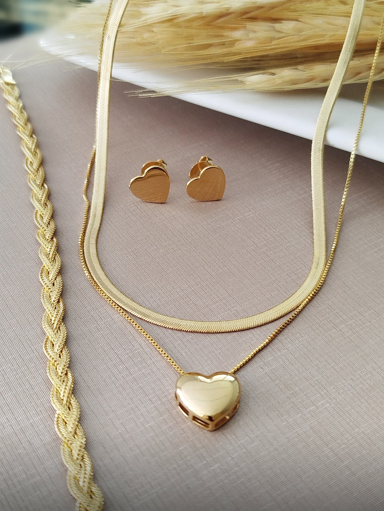 Necklace with smooth heart and cutout base 11782