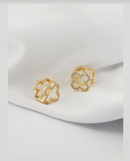 Hoop with Two Sides, Hollow Clover with One Pavé Strip, Smooth Clover