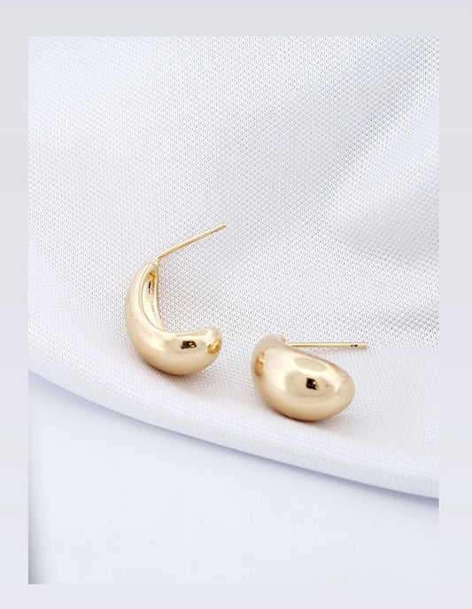 Plain curved teardrop earring 11623