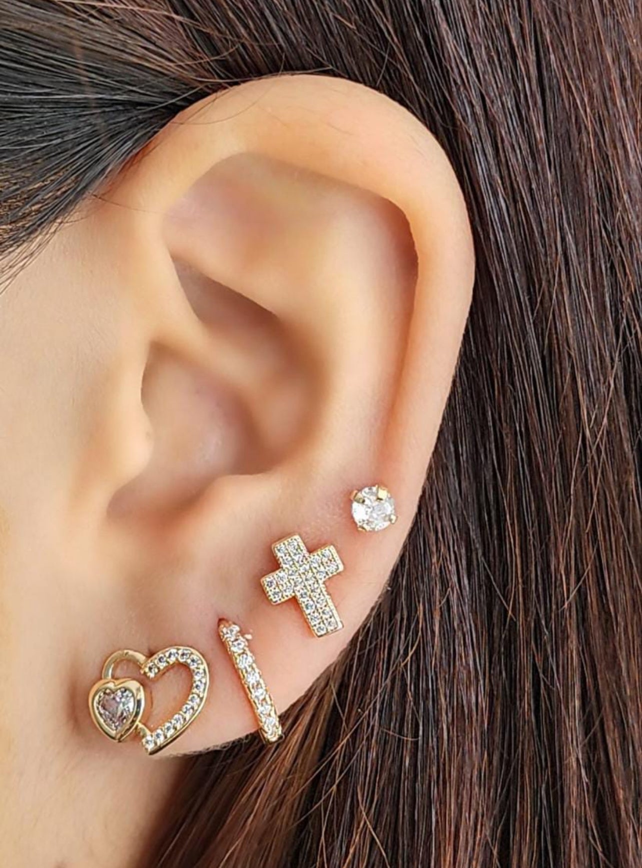 Small stud earring with a light point 8009