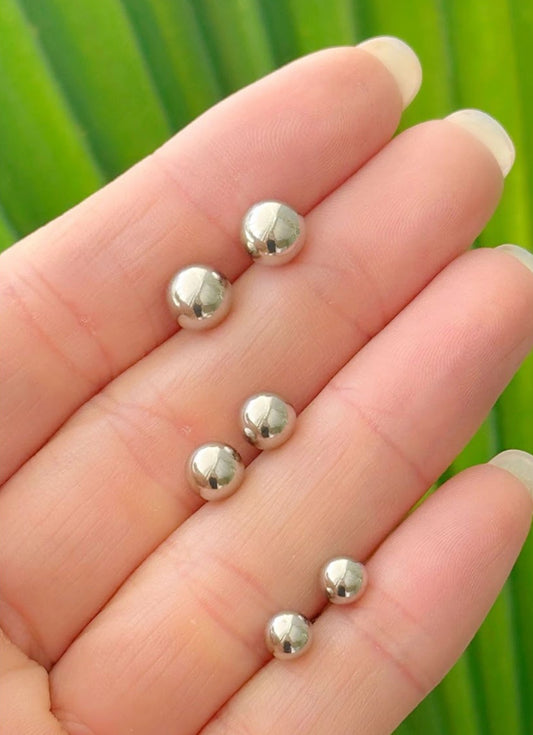 Medium stainless steel stud earring with smooth sphere 12113