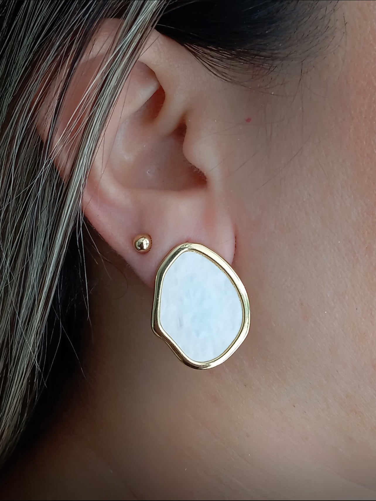 Organic Earring with Mother of Pearl 11260