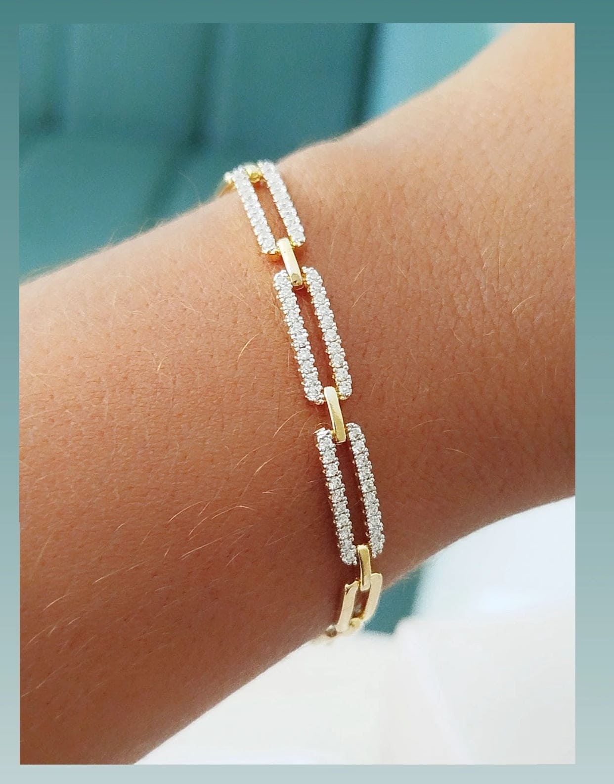 11832 Bracelet with smooth and pavé rectangular links.