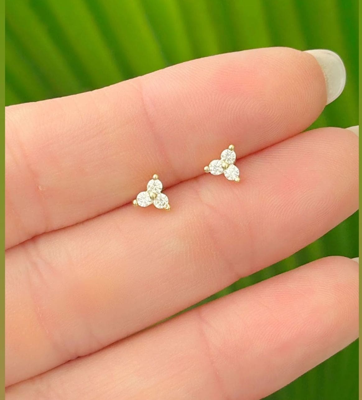 Mini flower stud with three zirconias 12529