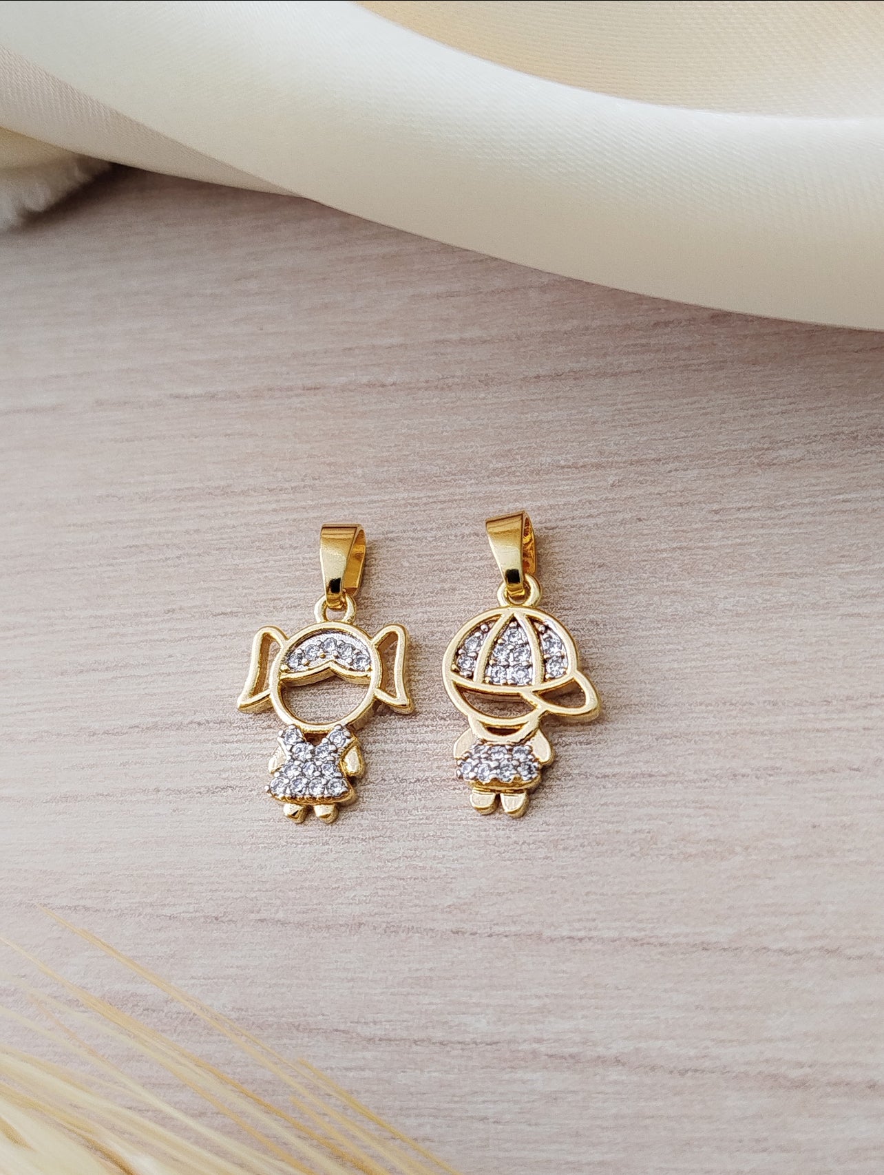 Cutout boy and girl pendant 10364