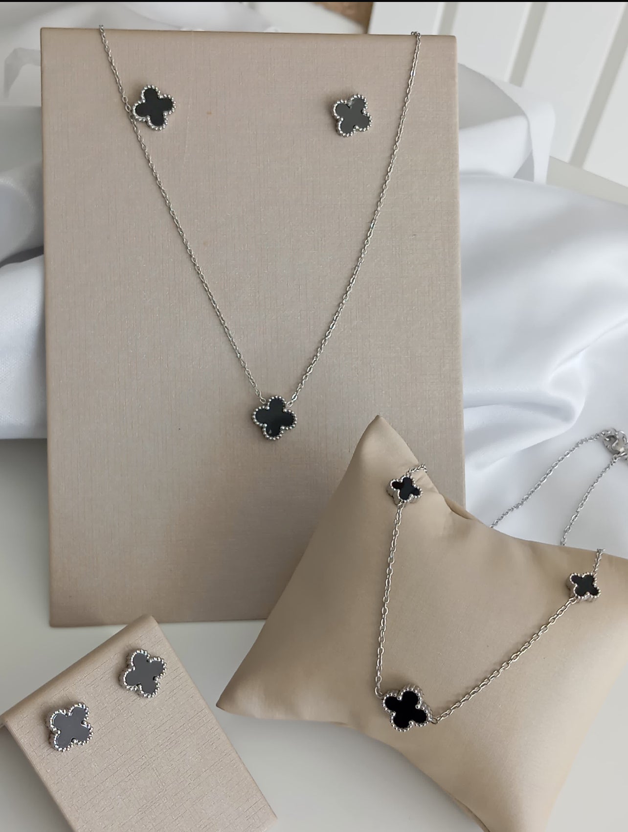 Stainless steel necklace with one large clover and two small side clovers 11338